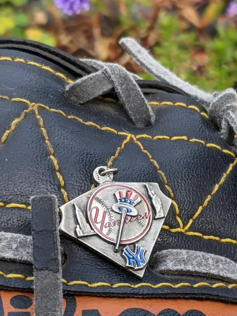 New York Yankees MLB licensed pewter pendant 