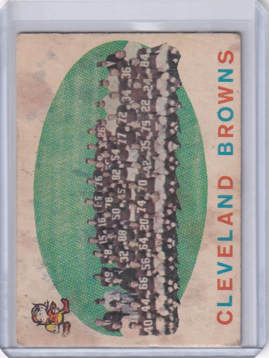 Black and white Cleveland Browns team photo on green for 1959 Topps Football #161