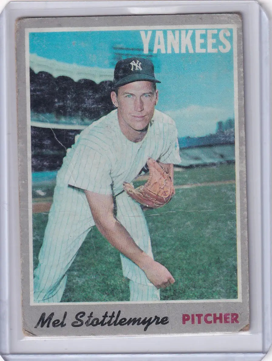 Topps Baseball card of Mel Stottlemyre, New York Yankees pitcher in throwing stance