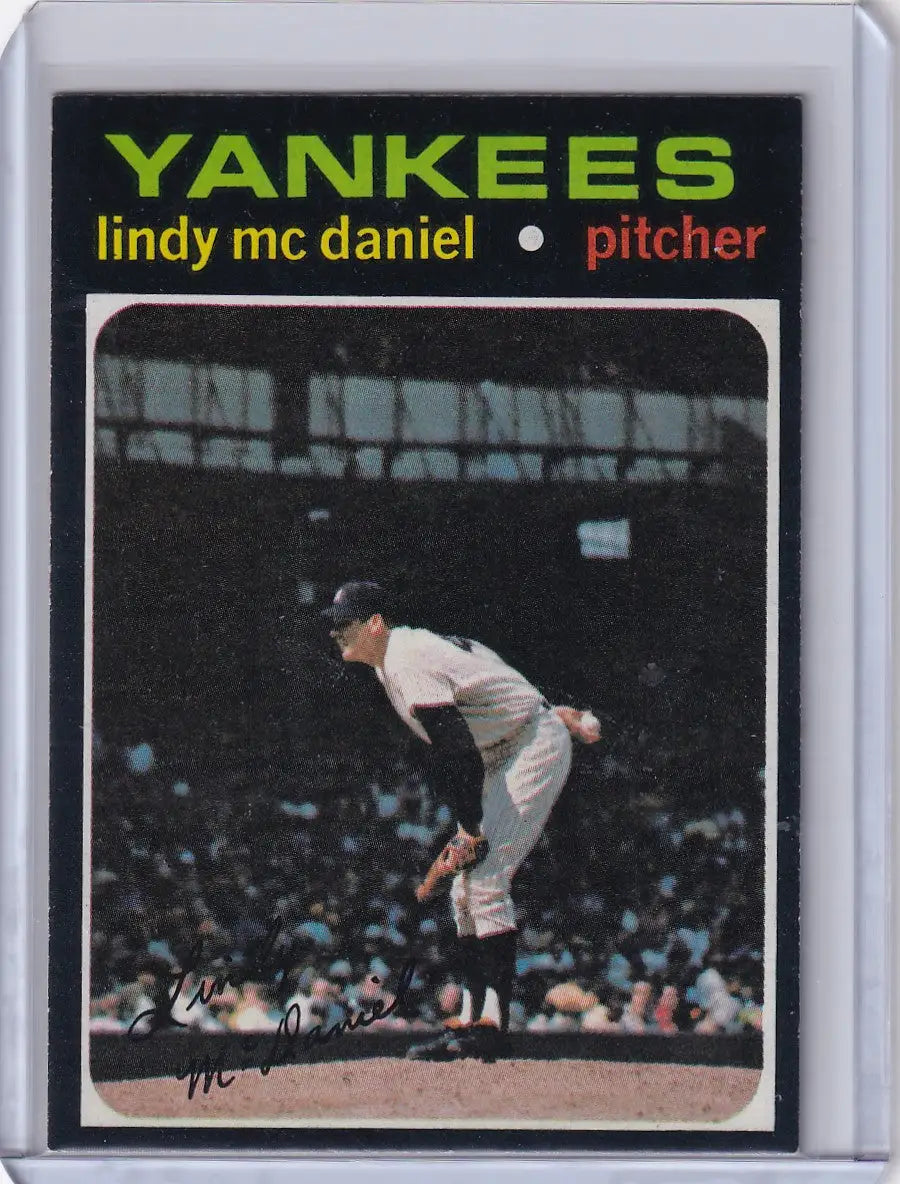 Topps Baseball card of Lindy McDaniel, New York Yankees pitcher in mid-throw