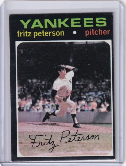 1971 Topps Baseball card of Fritz Peterson pitching for the New York Yankees