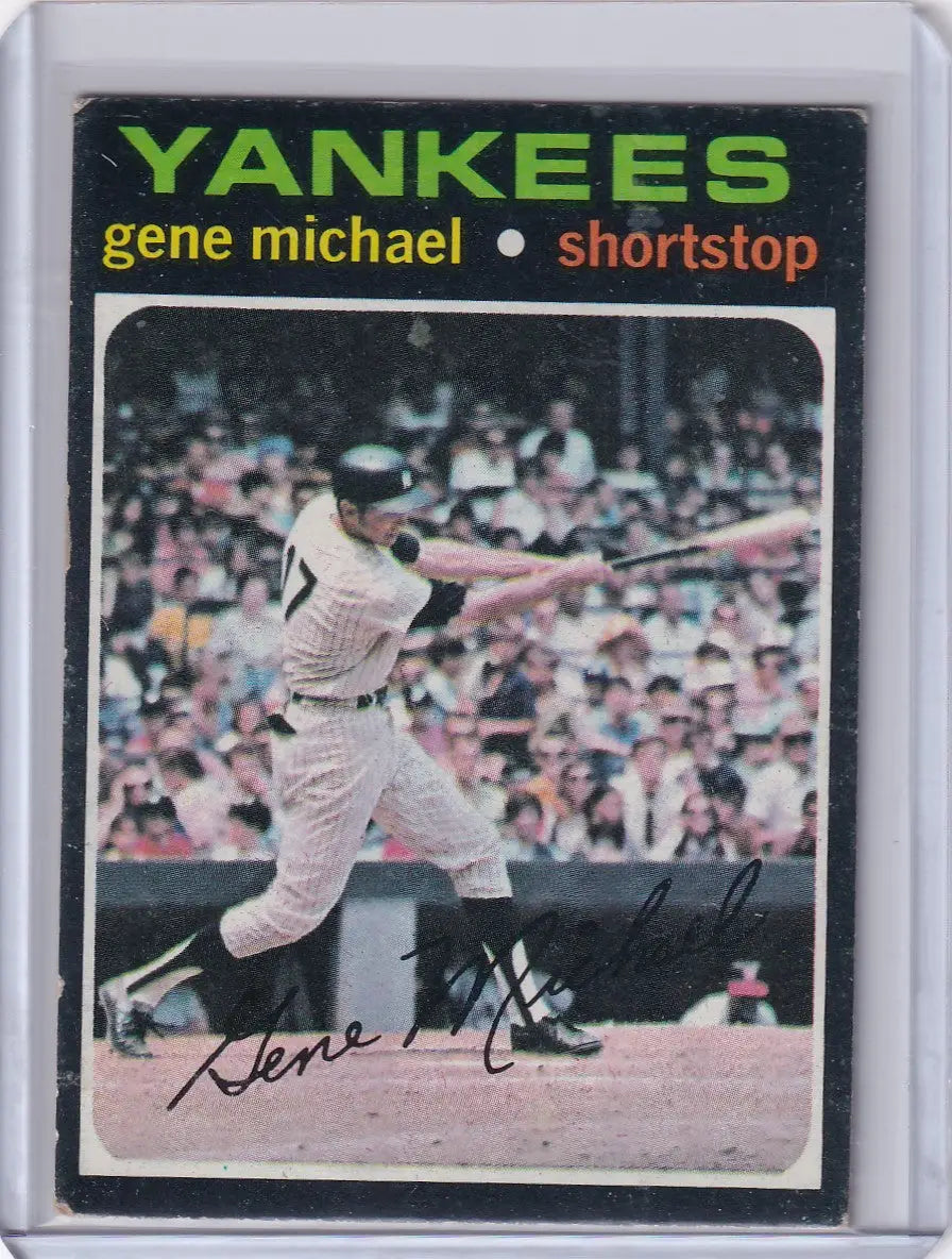 Baseball card of Gene Michael swinging for the New York Yankees in Topps Baseball 1971