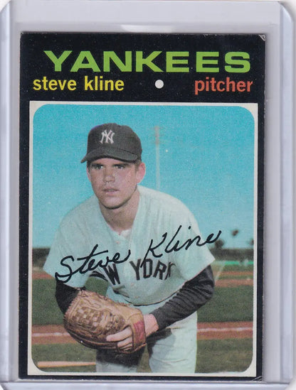 Baseball card of Steve Kline in throwing stance for Topps Baseball New York Yankees RC