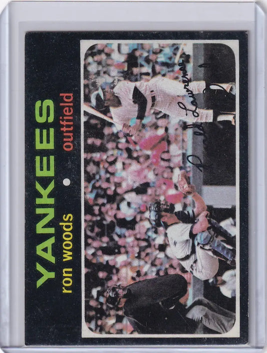 Baseball card of Ron Woods featuring Yankees logo; Topps Baseball 1971 collectible