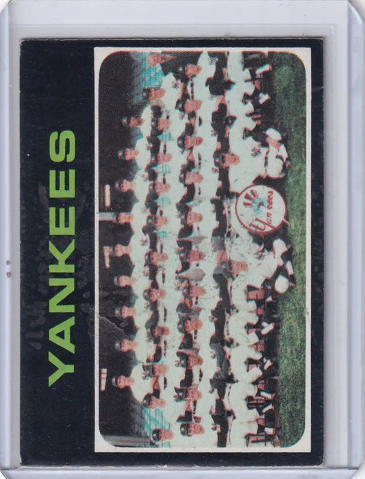 Vintage 1971 Topps Baseball card featuring the full New York Yankees team roster