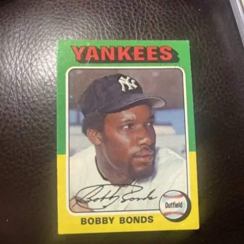 1975 Topps Bobby Bonds #55 New York Yankees Baseball Card showcasing Bobby Bonds in action