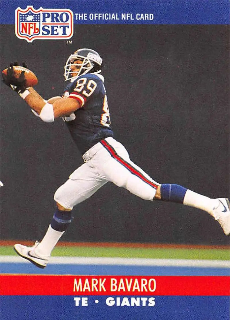 Mark Bavaro catching a football in 1990 Pro Set New York Giants card