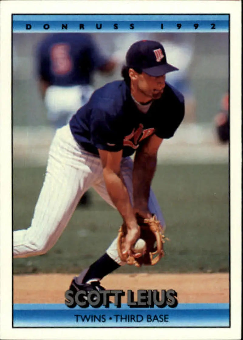 Baseball card of Scott Leius fielding a ground ball for the Minnesota Twins