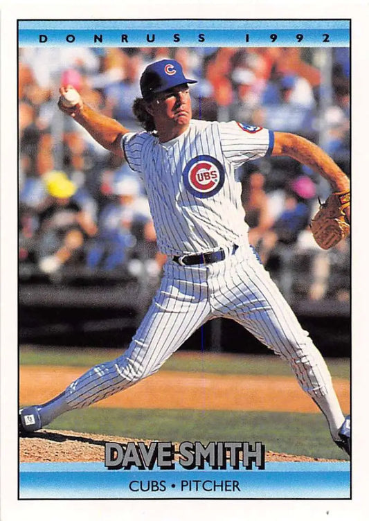 1992 Donruss baseball card of Dave Smith, Chicago Cubs pitcher in action