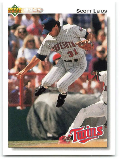 Scott Leius leaps in action on a Minnesota Twins baseball card from 1992 Upper Deck