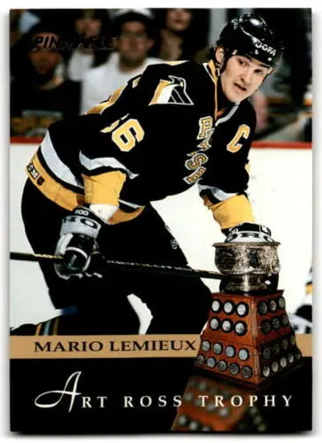 Hockey player Mario Lemieux with Art Ross Trophy in original gloss card 1993-94