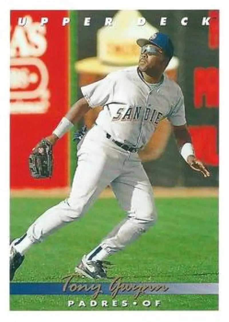 Baseball card of Tony Gwynn, San Diego Padres outfielder in fielding action