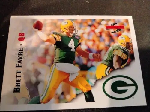 Brett Favre football card from 1995 Pinnacle Score Football Green Bay Packers