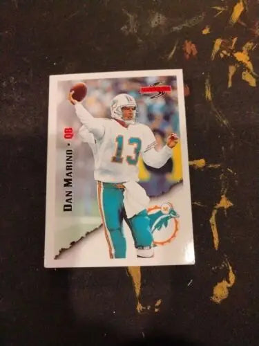 Dan Marino 1995 Score #36 Miami Dolphins Football Card collectible item