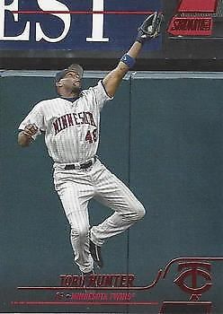 Minnesota Twins Torii Hunter leaping at outfield wall in Stadium Club Red Foil card