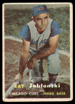 Vintage baseball card of Ray Jablonski, Chicago Cubs third baseman in fielding stance