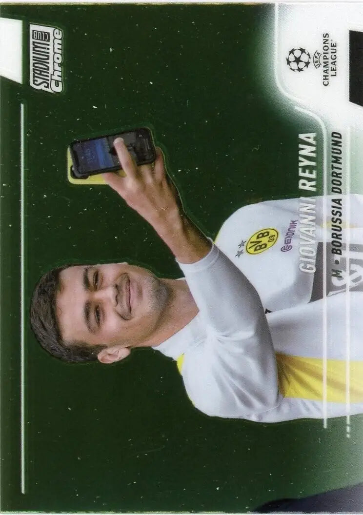 Giovani Reyna Borussia Dortmund soccer card from 2021-22 Stadium Club Chrome Champions League