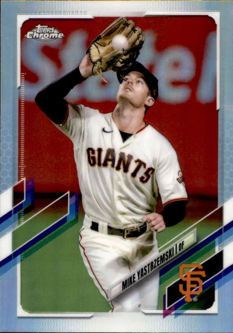 Baseball player Mike Yastrzemski catching a ball in San Francisco Giants uniform