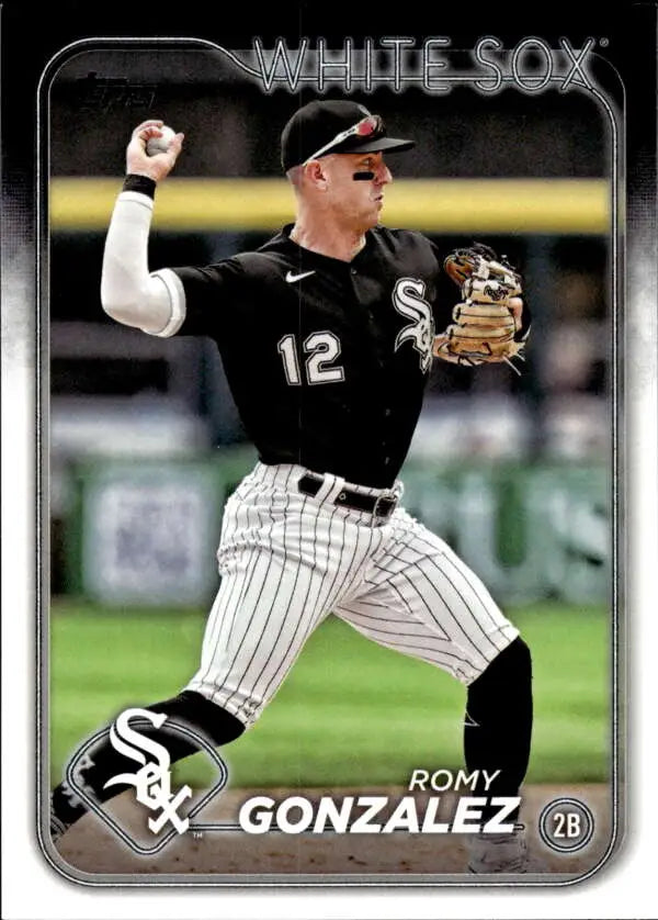 Romy Gonzalez of the Chicago White Sox throwing a baseball in action