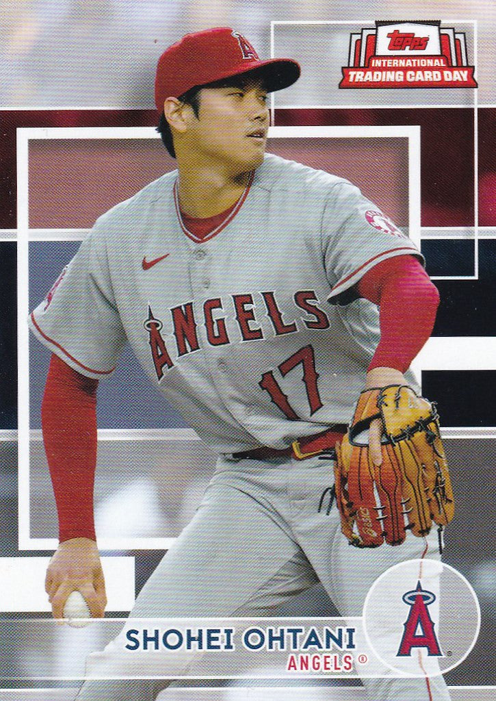 Baseball player in Angels uniform number 17 from Topps International Trading Card Shohei Ohtani