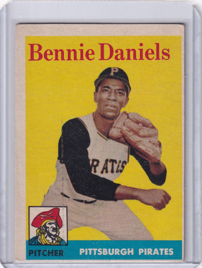 Baseball card of Bennie Daniels, Pittsburgh Pirates pitcher in throwing pose