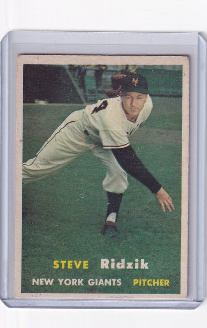 Vintage Topps baseball card of Steve Ridzik, New York Giants pitcher in action