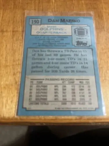 Dan Marino Miami Dolphins 1988 Topps Base Card #190 NFL HOF collectible item