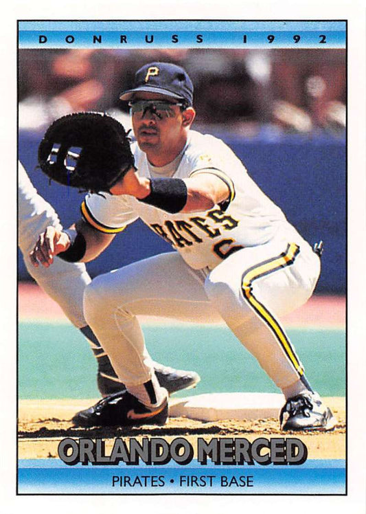 1992 Donruss Orlando Merced fielding a ball for the Pittsburgh Pirates baseball card