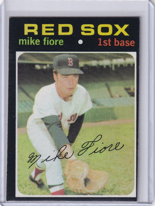 Baseball card of Mike Fiore from the 1971 Topps Baseball Boston Red Sox series