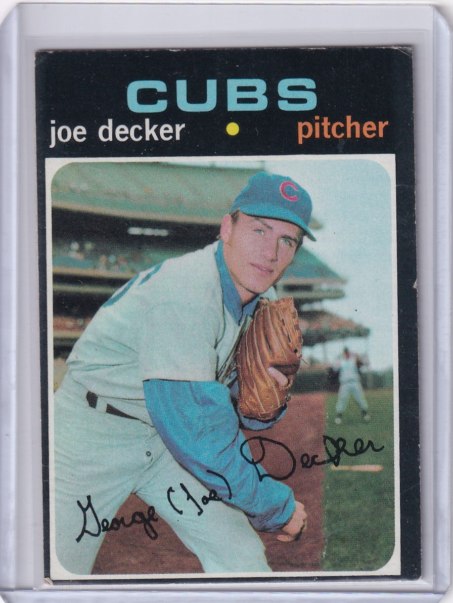 Vintage Topps Baseball card of Joe Decker in a Chicago Cubs throwing stance