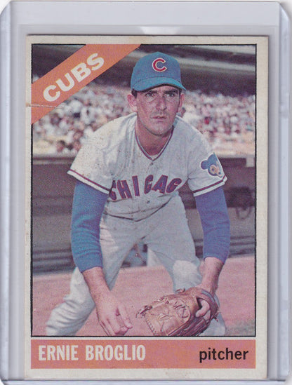 Topps Baseball card of Ernie Broglio in pitching stance for Chicago Cubs