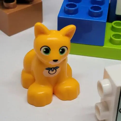 Yellow LEGO DUPLO cat figure with green eyes from Spider-Man’s House LEGO set