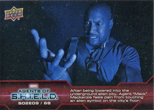 Chase card featuring a dramatic scene from Agents of S.H.I.E.L.D. in trading cards коллекция