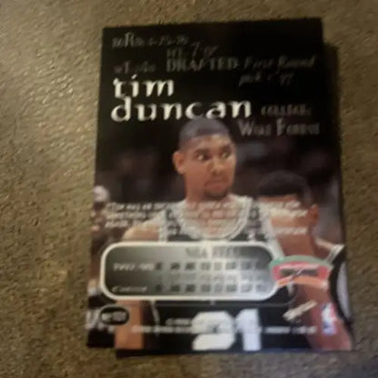 Tim Duncan Rookie RC 1997-98 Skybox Thunder #101 Basketball Card Display